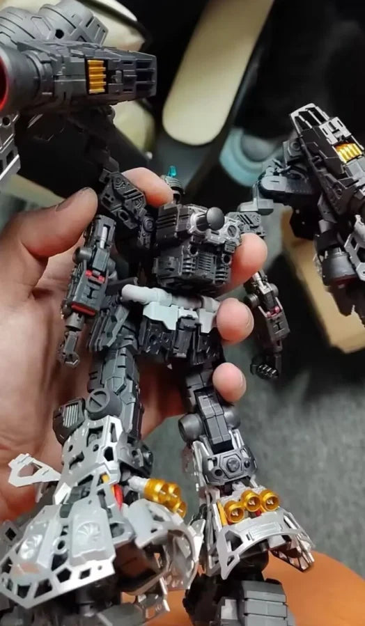 Solomon 1/100 GP02 Model Kit